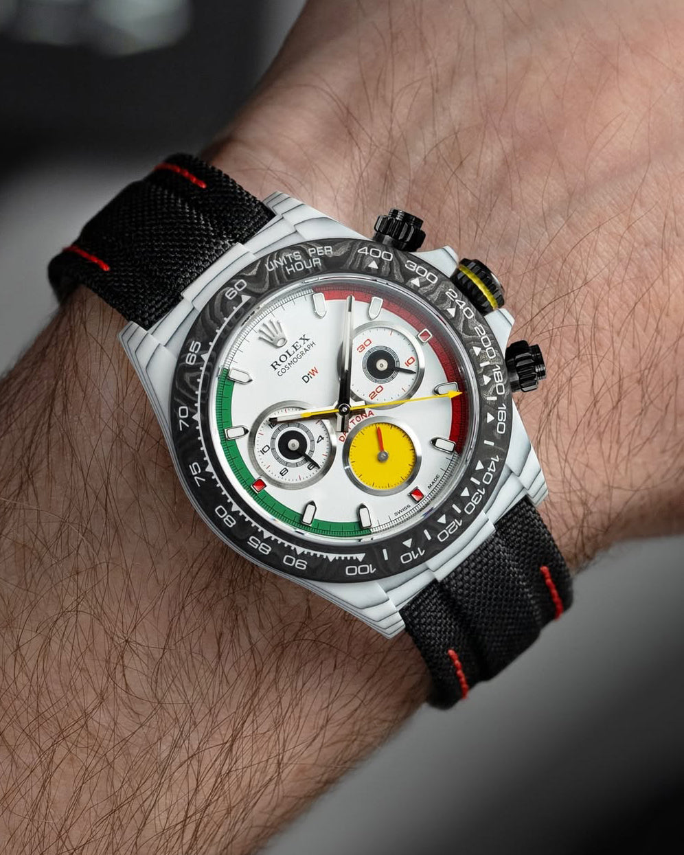 How This Customized Rolex Daytona is Telling You To Buy A Ferrari 這款客制勞力士地通拿如何告訴你去買一輛法拉利 | WORLDTIMER